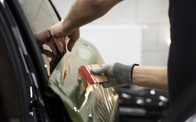 person-working-car-wrapping (1)